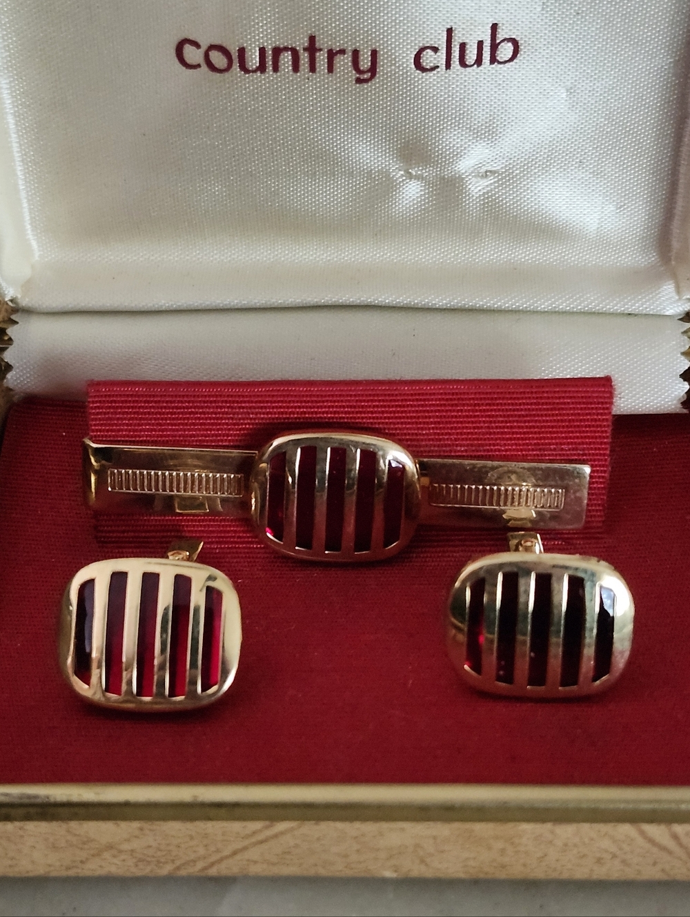 Vtg Country Club Brass Tie Clip and Cufflink Set With Red Accents In Case